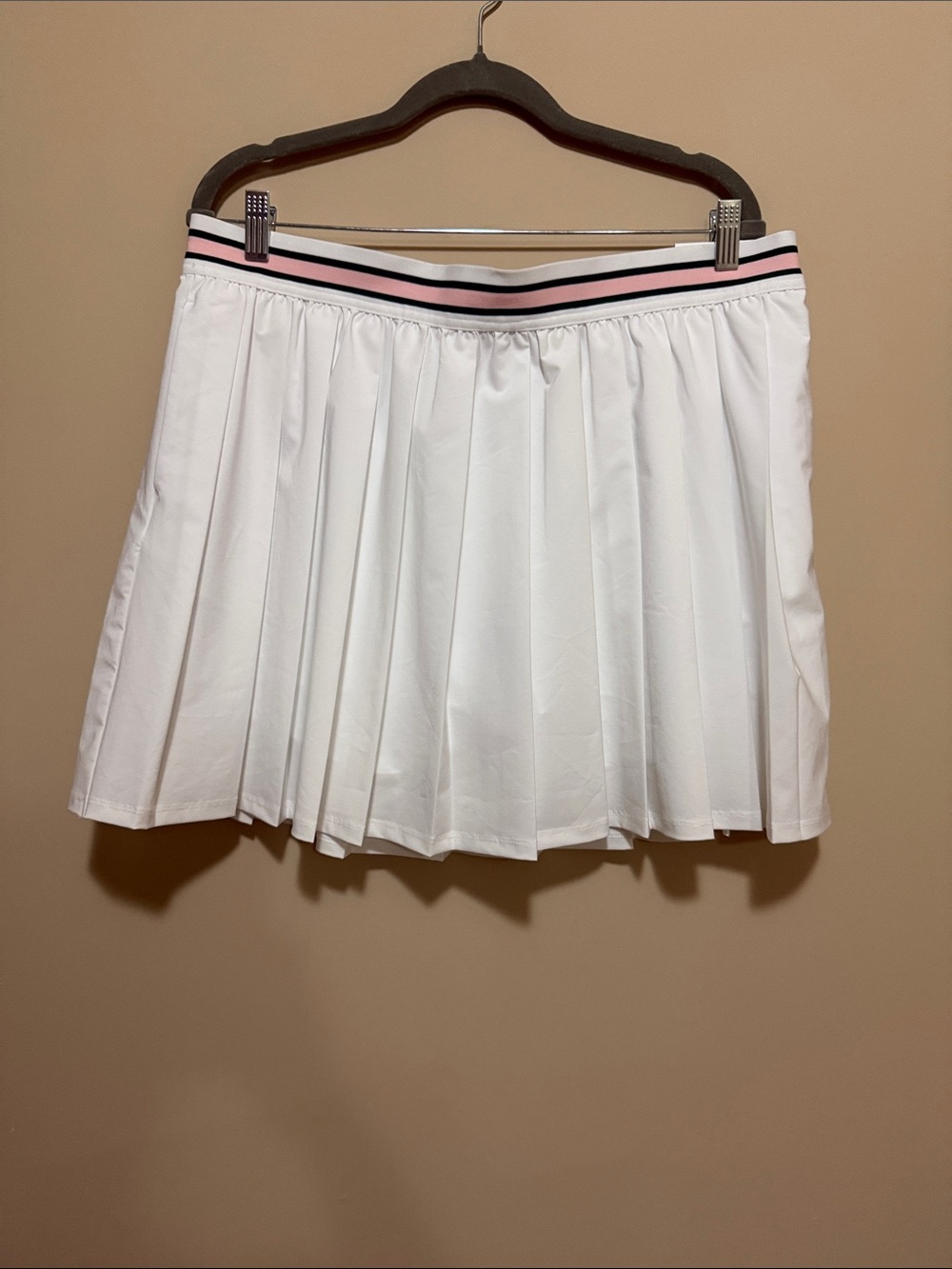Walter Hagen White Pleated Mini Skirt with Pink & Black Waistband